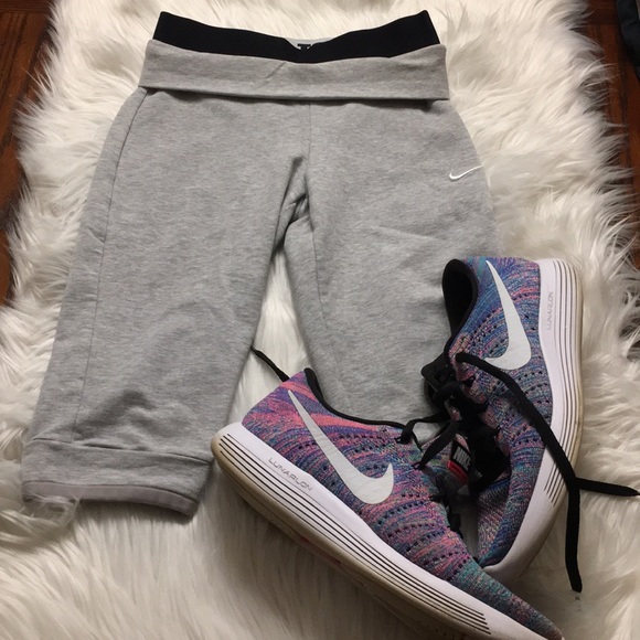 Nike Pants - Like 🆕 Nike Bermuda Cut Spandex🌼